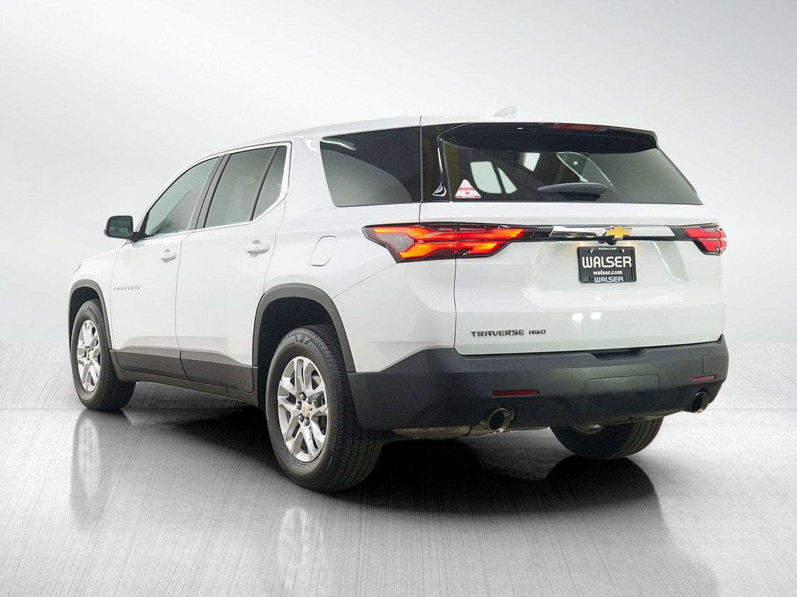 Used 2023 Chevrolet Traverse LS w/ Safety Package image 3