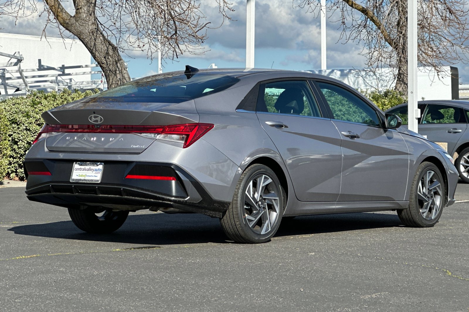 New 2026 Hyundai Elantra Limited w/ Cargo Package FWD image 4