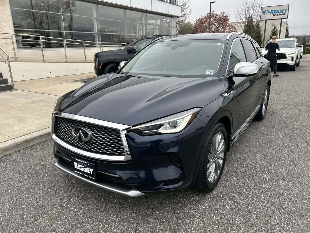 Certified 2025 INFINITI QX50 Luxe w/ Accent Package image 4