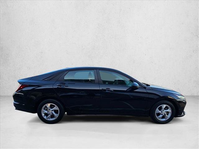 Used 2021 Hyundai Elantra SE FWD image 4