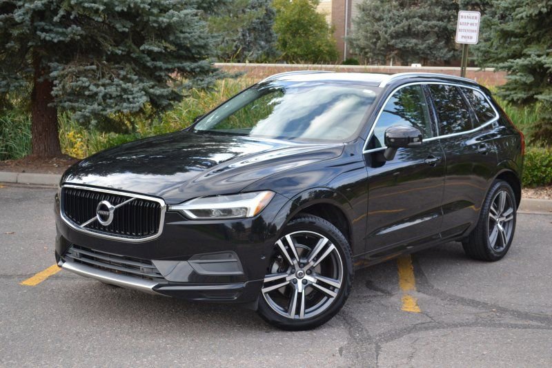 Used 2018 Volvo XC60 T5 Momentum w/ Vision Package image 1