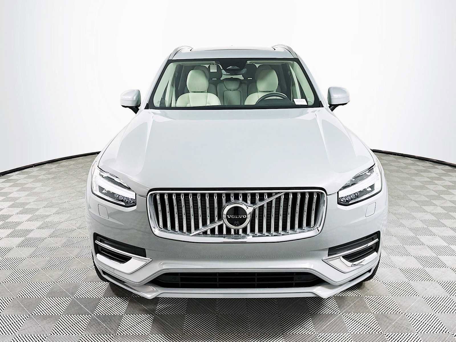 Used 2025 Volvo XC90 T8 Plus w/ Protection Package Premier image 2