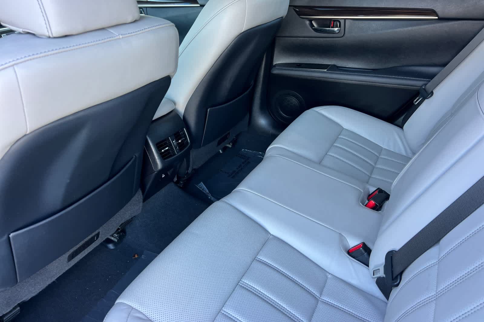 Used 2018 Lexus ES 350 w/ Luxury Package w/Wood Trim FWD image 4