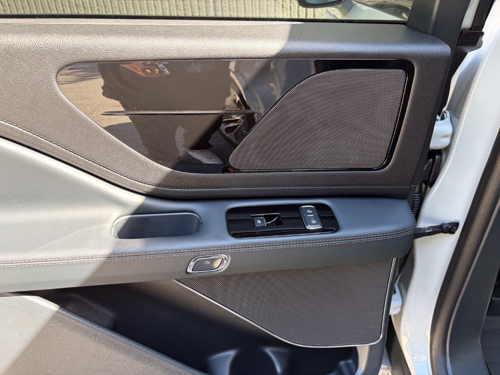 New 2027 Lincoln Aviator AWD w/ Jet Appearance Package image 19