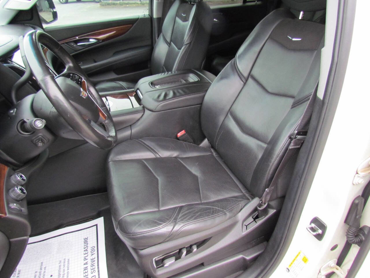 Used 2015 Cadillac Escalade Premium image 11