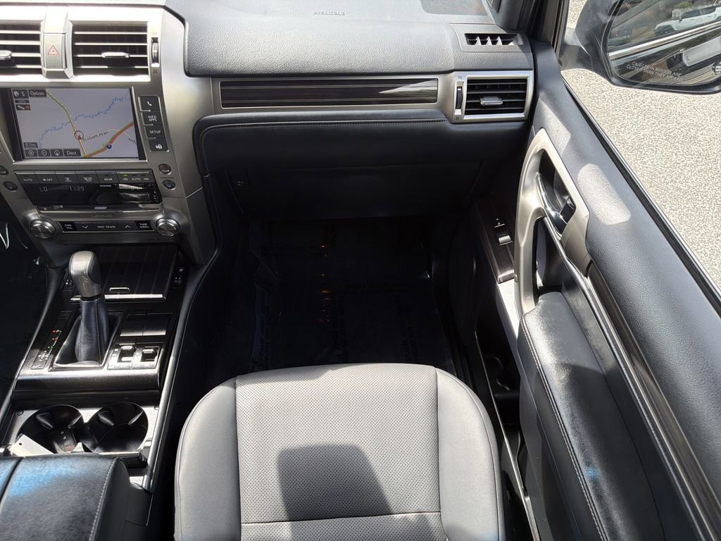 Used 2021 Lexus GX 460 Premium w/ Premium Package image 17