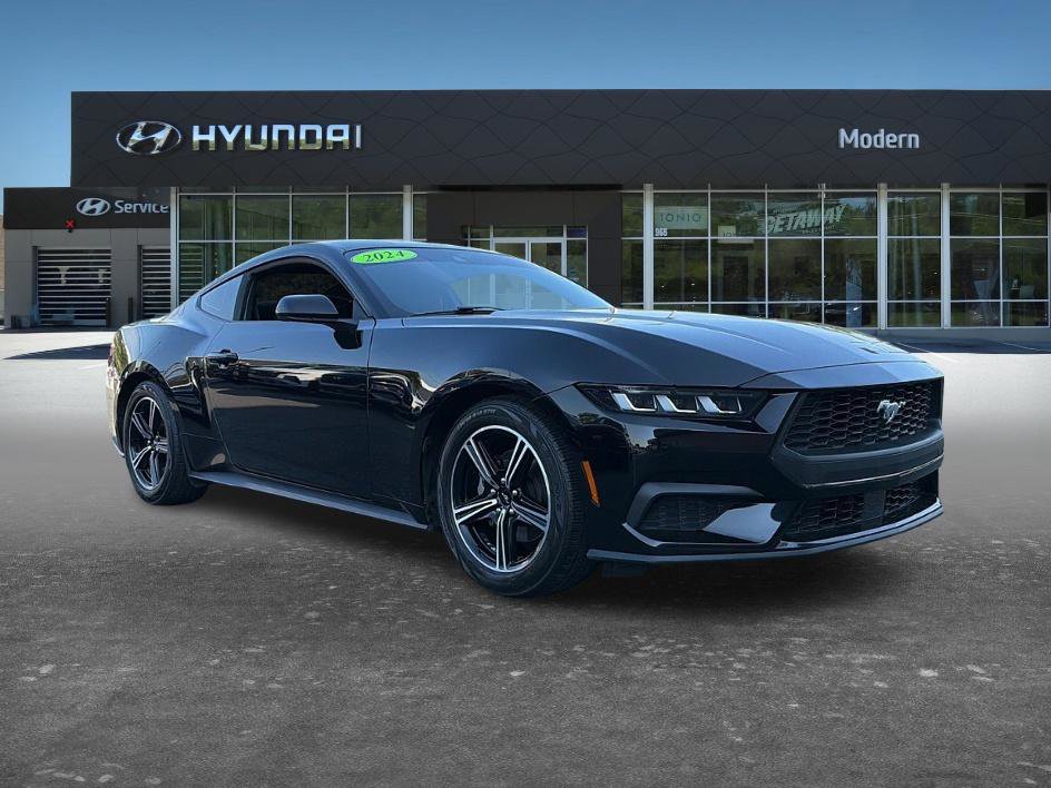 Used 2024 Ford Mustang Coupe RWD image 3
