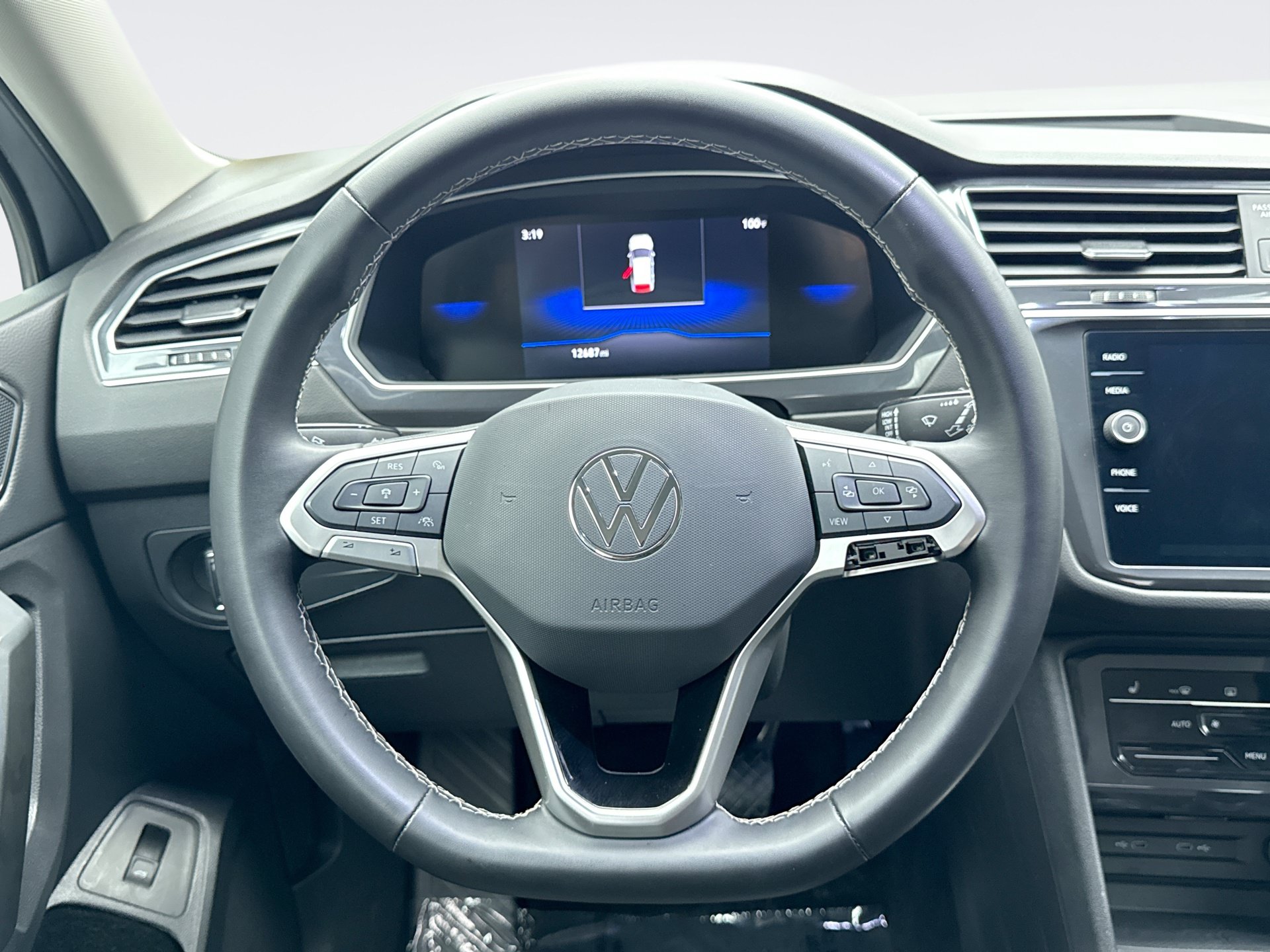 Used 2024 Volkswagen Tiguan SE AWD/4WD image 12