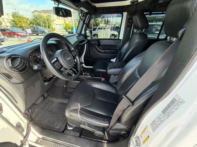 Used 2015 Jeep Wrangler Unlimited Sahara AWD/4WD image 12