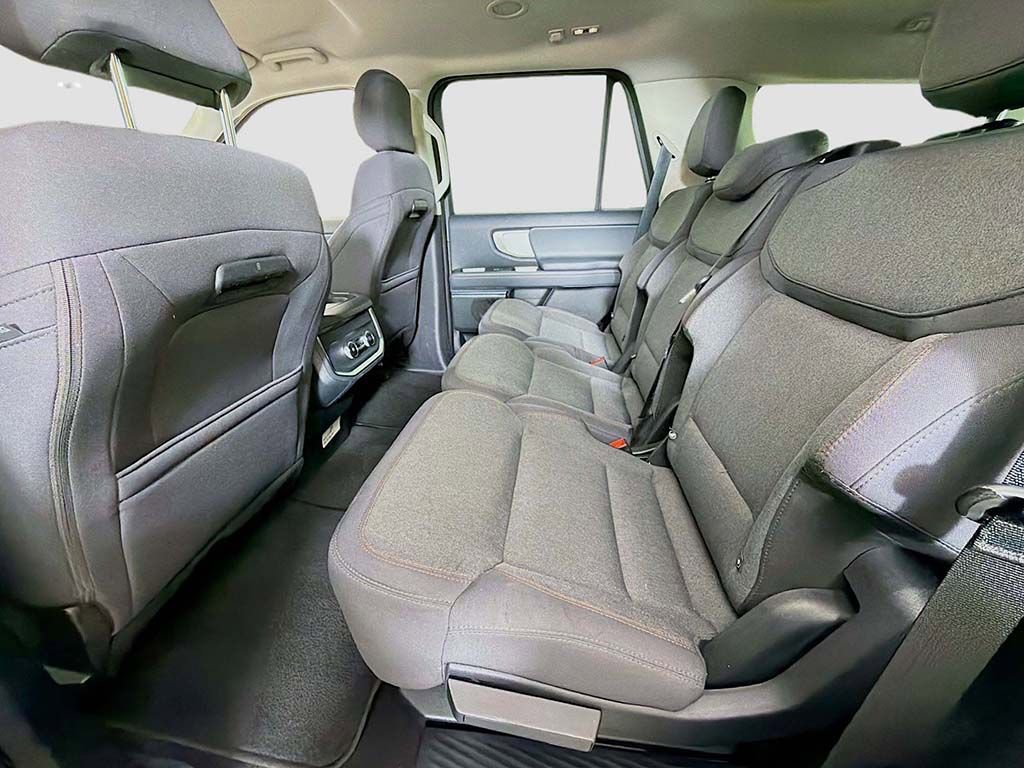 Used 2025 Ford Expedition Active AWD/4WD image 23