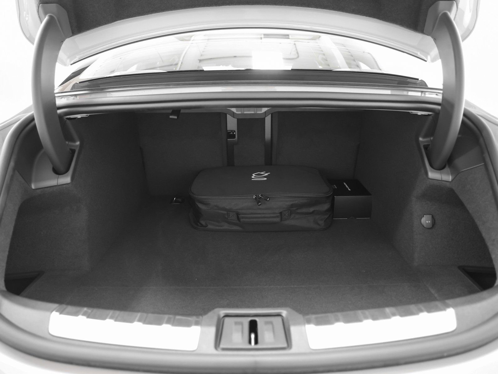 New 2026 Porsche Taycan GTS image 24