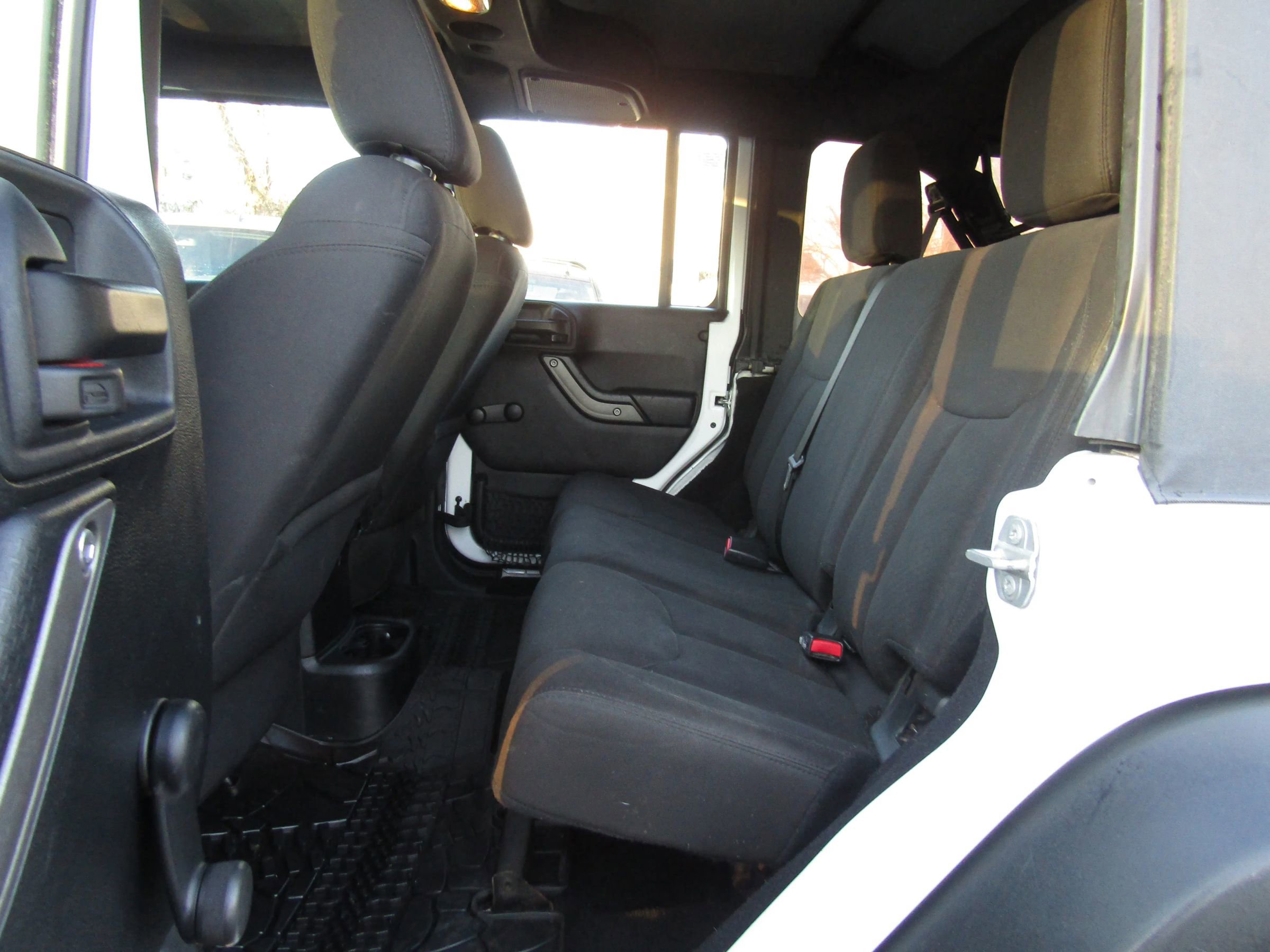 Used 2016 Jeep Wrangler Unlimited Sport w/ Connectivity Group AWD/4WD image 13