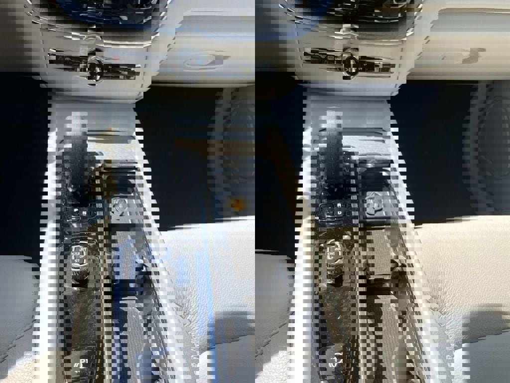 Certified 2025 Volvo XC60 T8 Plus w/ Protection Package Premier image 35