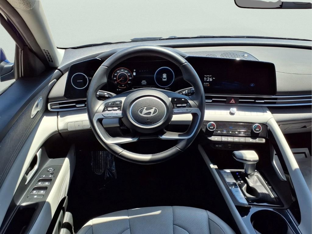 Used 2025 Hyundai Elantra Limited FWD image 9