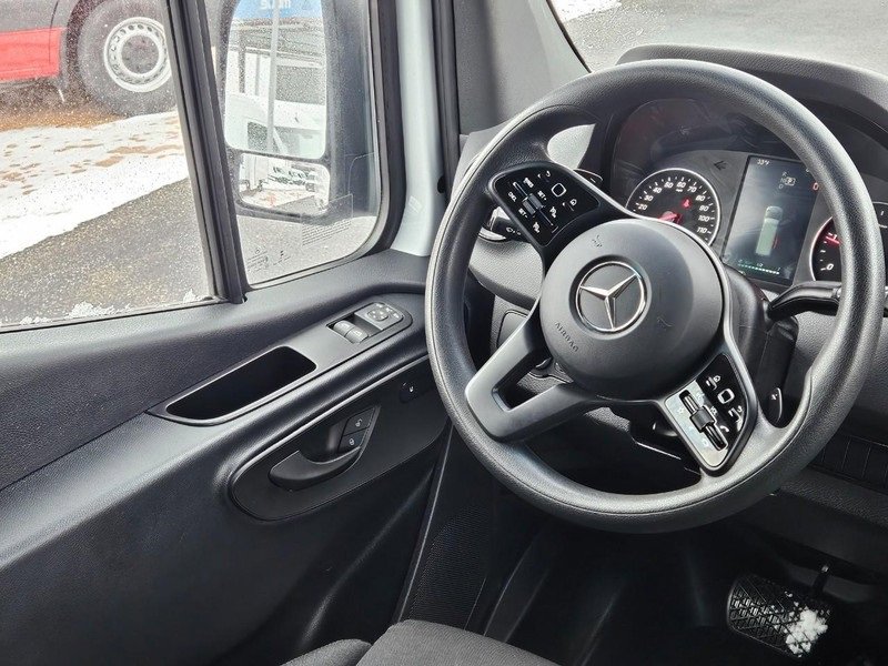Used 2024 Mercedes-Benz Sprinter 2500 image 13