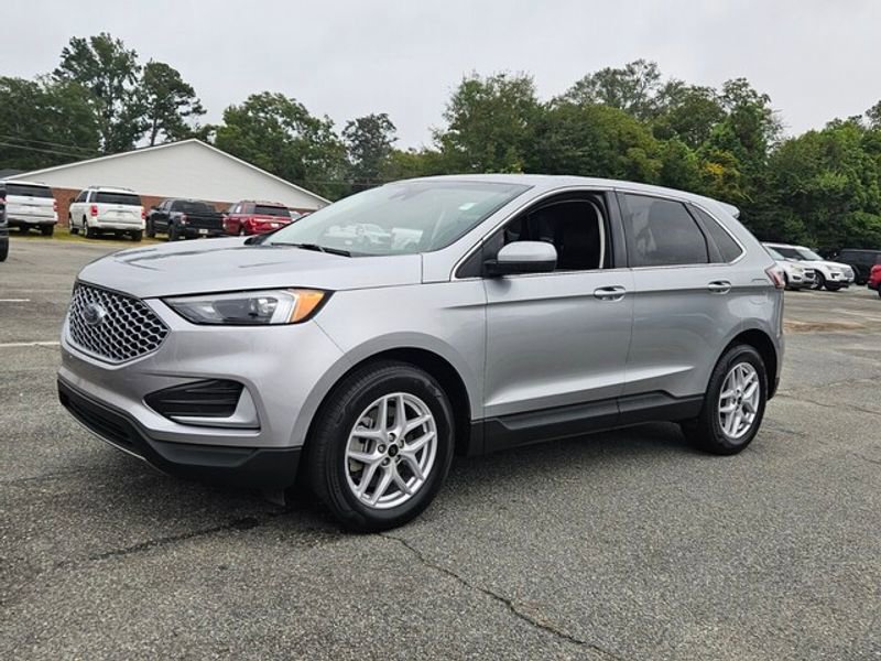 Used 2023 Ford Edge SEL image 4
