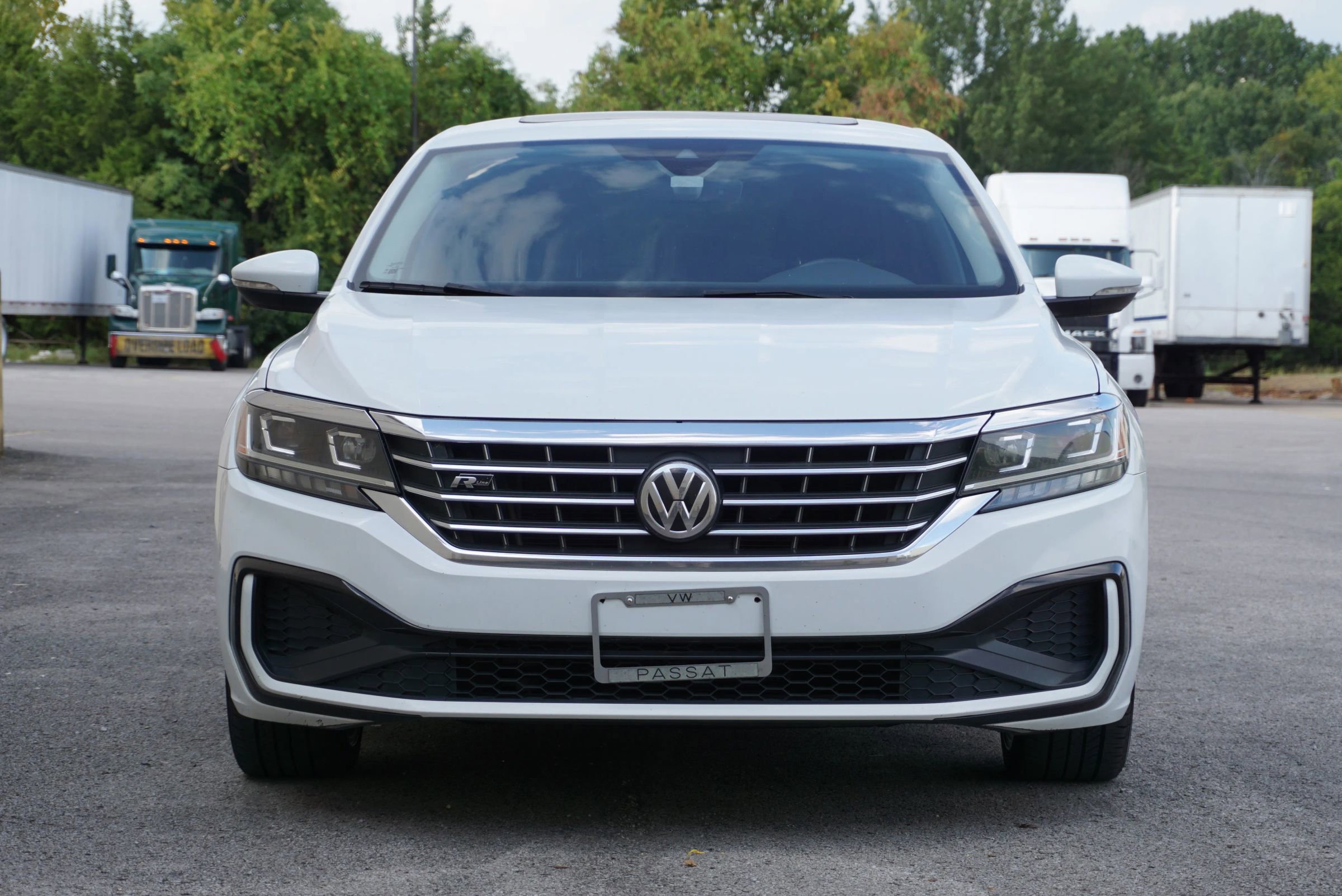 Used 2020 Volkswagen Passat 2.0T R-Line image 2