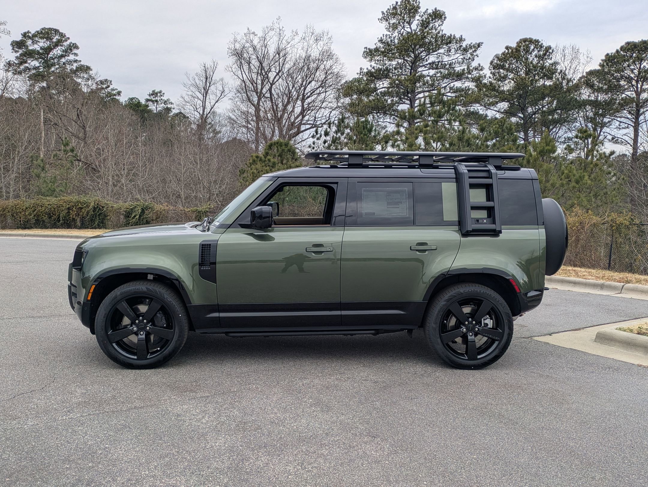 New 2026 Land Rover Defender 110 X-Dynamic SE image 8
