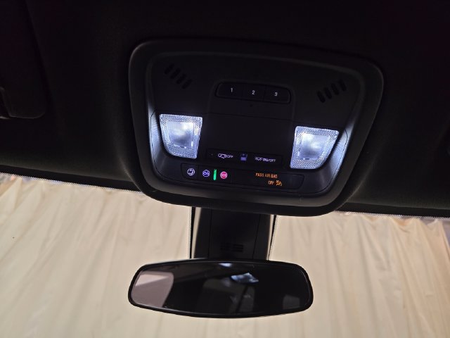 Used 2023 Chevrolet Traverse LT AWD/4WD image 20
