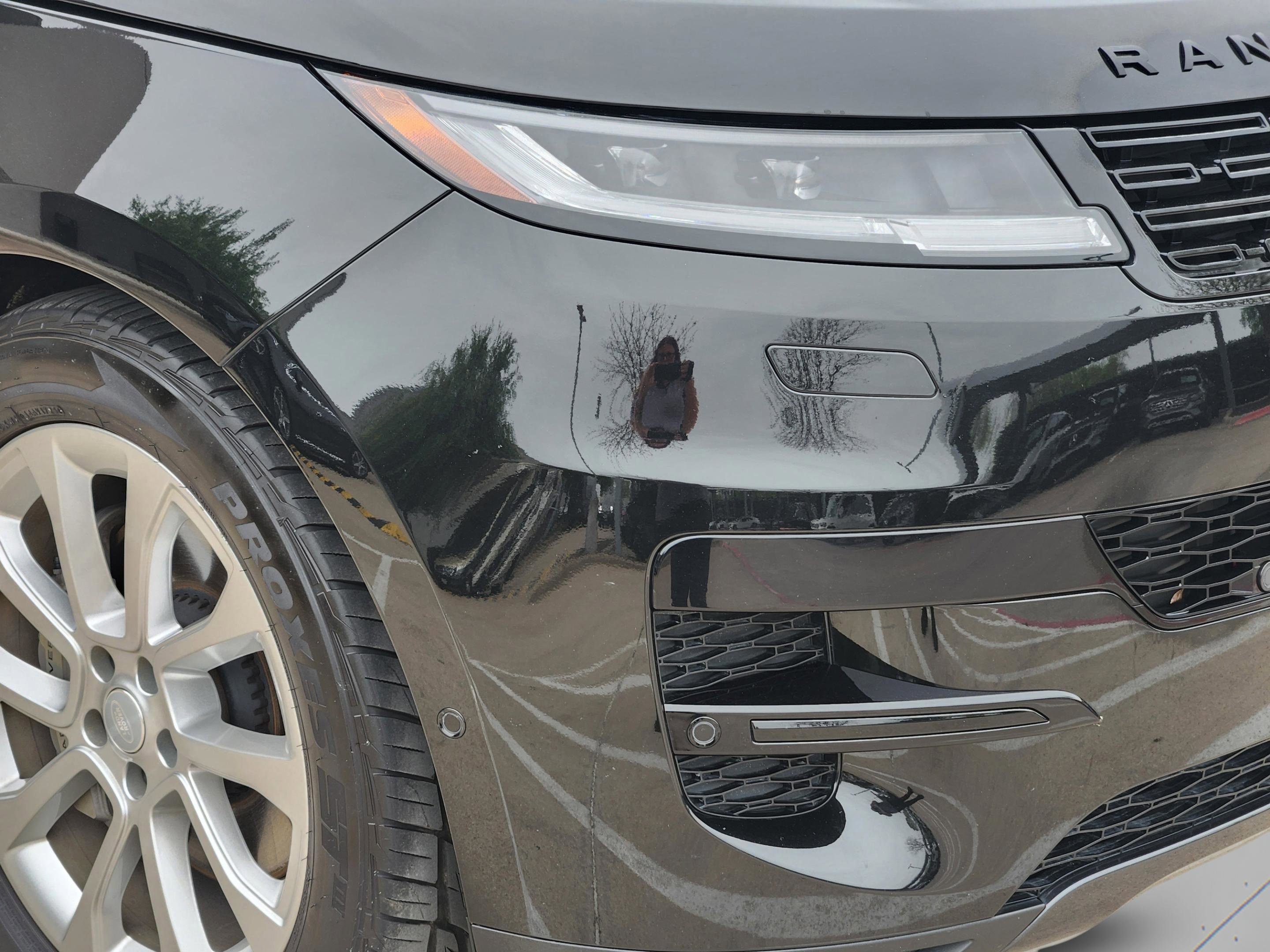 Used 2025 Land Rover Range Rover Sport SE AWD/4WD image 7