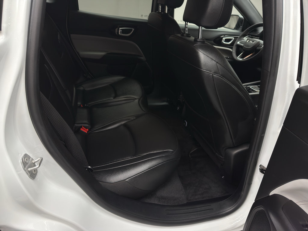 Used 2025 Jeep Compass Limited AWD/4WD image 16