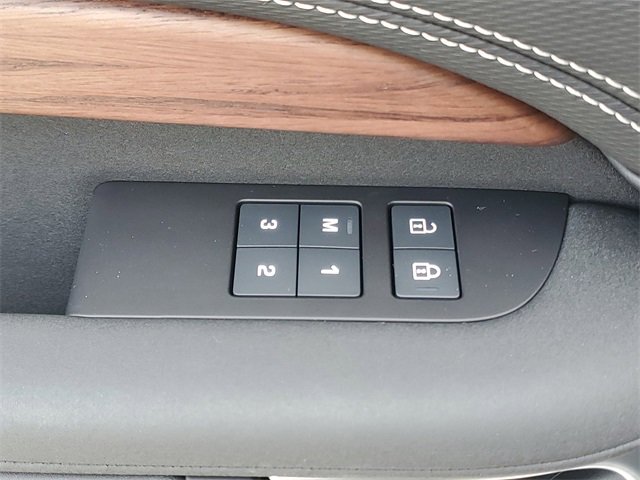 Used 2024 Land Rover Discovery Dynamic SE image 23