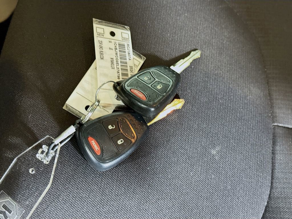 Used 2014 Jeep Wrangler Rubicon w/ Power Convenience Group image 31