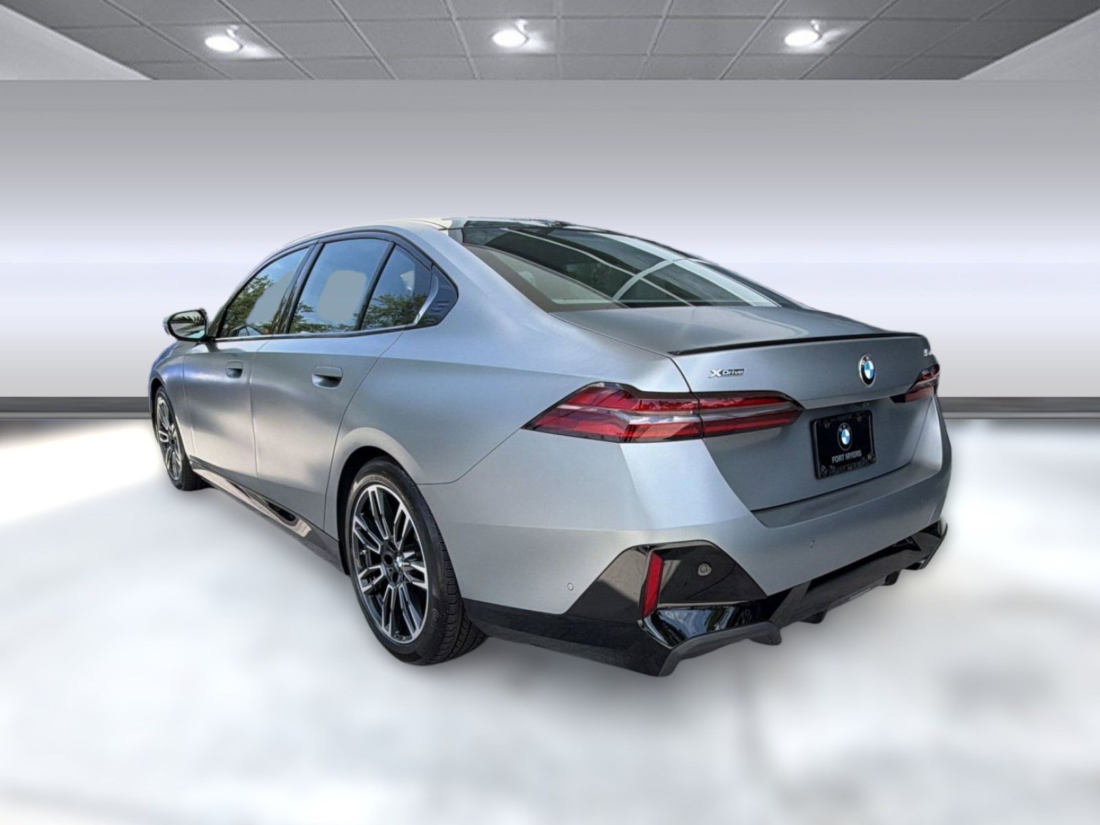 Used 2024 BMW 540i xDrive w/ Executive Package AWD/4WD image 3