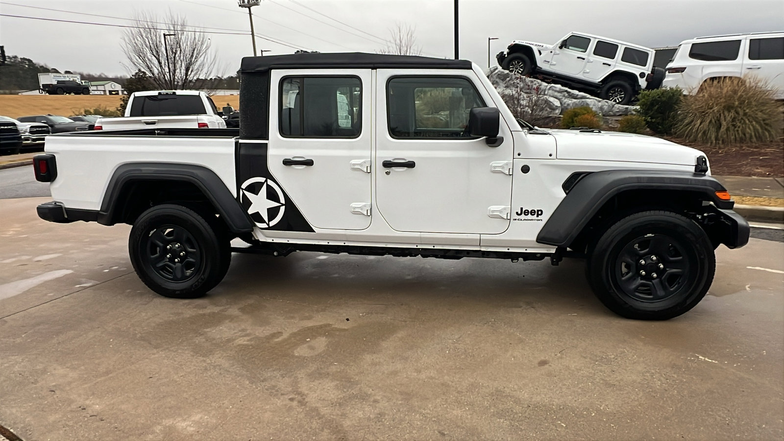 Used 2024 Jeep Gladiator Sport image 7