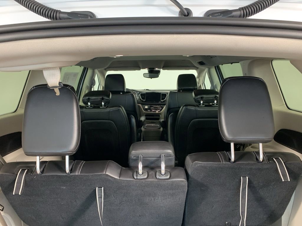 Used 2023 Chrysler Pacifica Touring-L FWD image 13