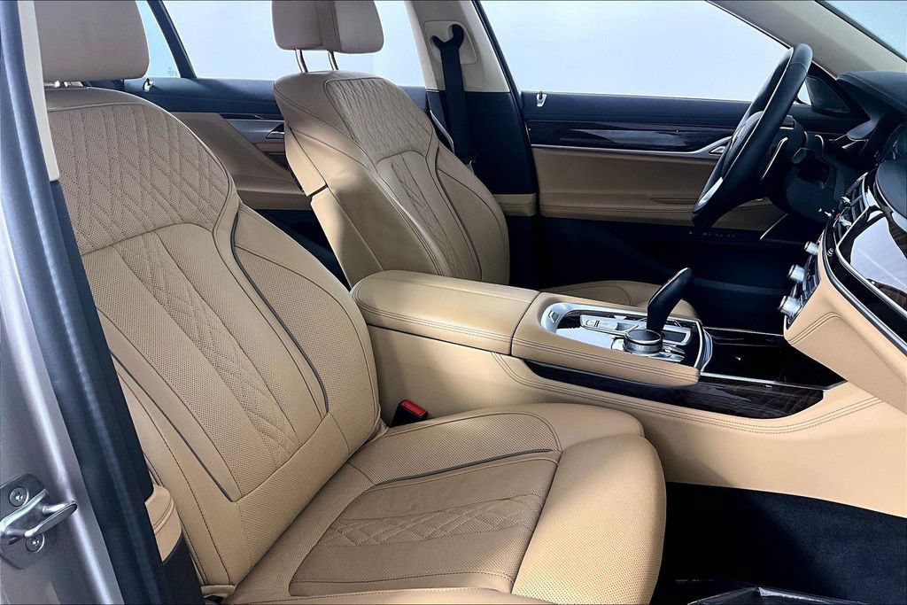 Used 2022 BMW 750Li xDrive AWD/4WD image 7