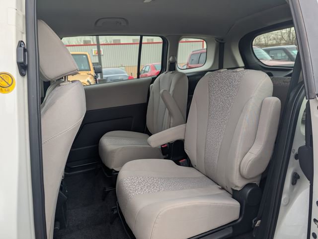 Used 2012 MAZDA MAZDA5 Sport image 13