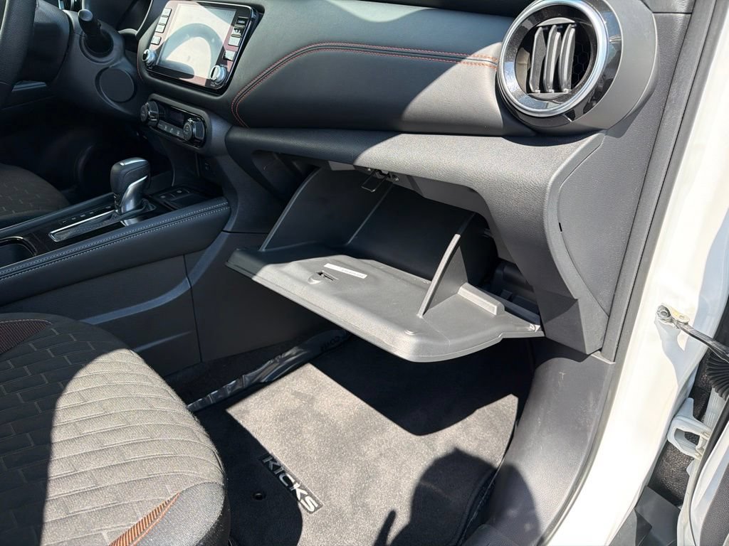 Used 2022 Nissan Kicks SR FWD image 32