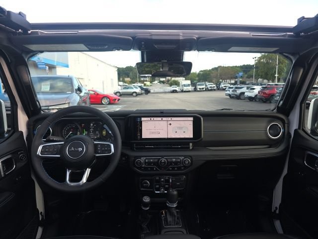 Used 2024 Jeep Wrangler High Altitude AWD/4WD image 18
