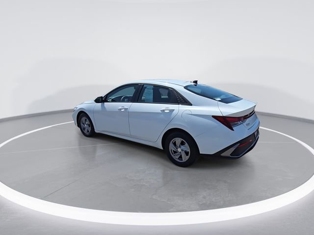 Used 2025 Hyundai Elantra SE FWD image 7