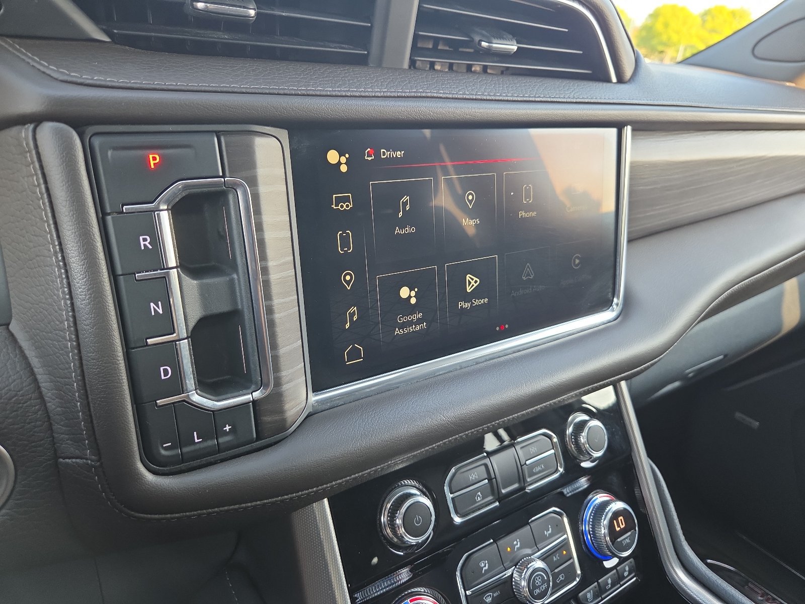 Used 2022 GMC Yukon Denali w/ Denali Premium Package AWD/4WD image 19