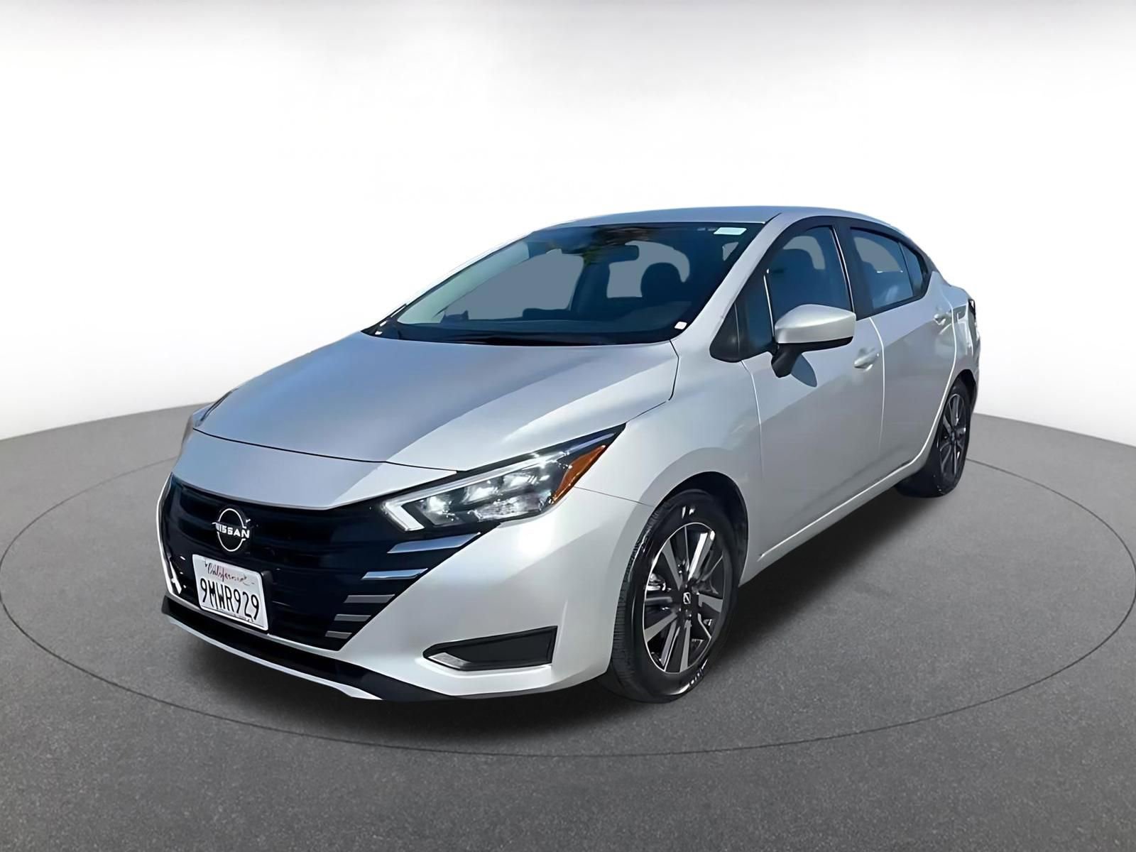 Used 2025 Nissan Versa SV FWD image 7