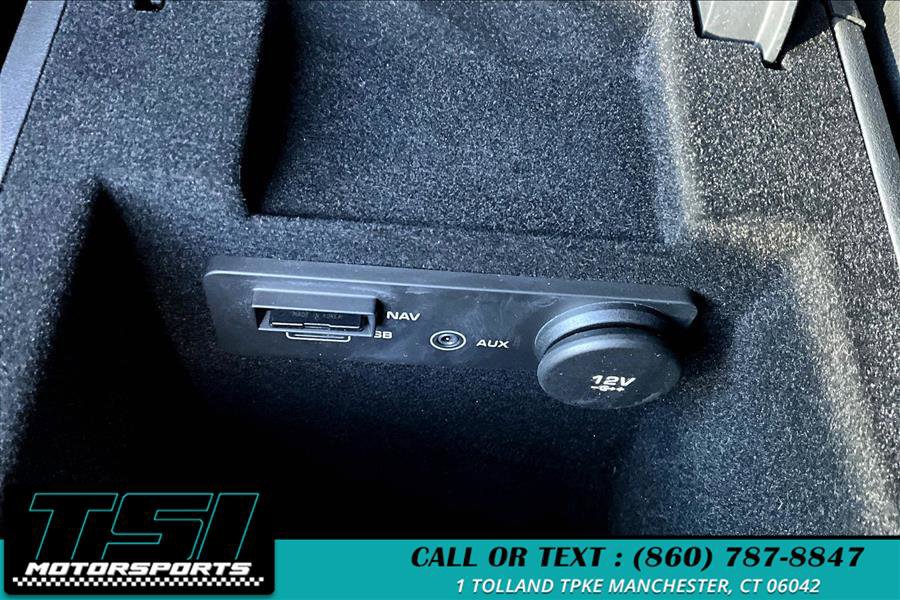 Used 2018 Jaguar F-PACE Premium image 31