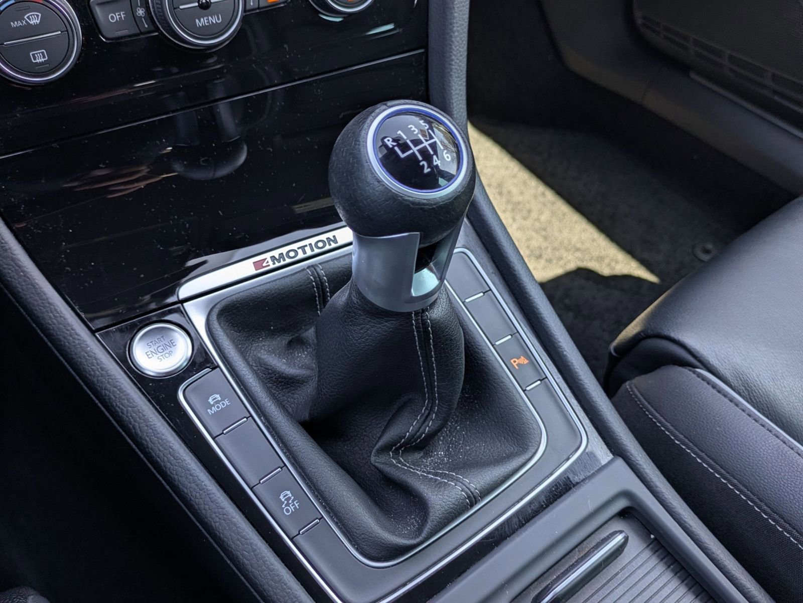 Used 2019 Volkswagen Golf R 4-Door image 15