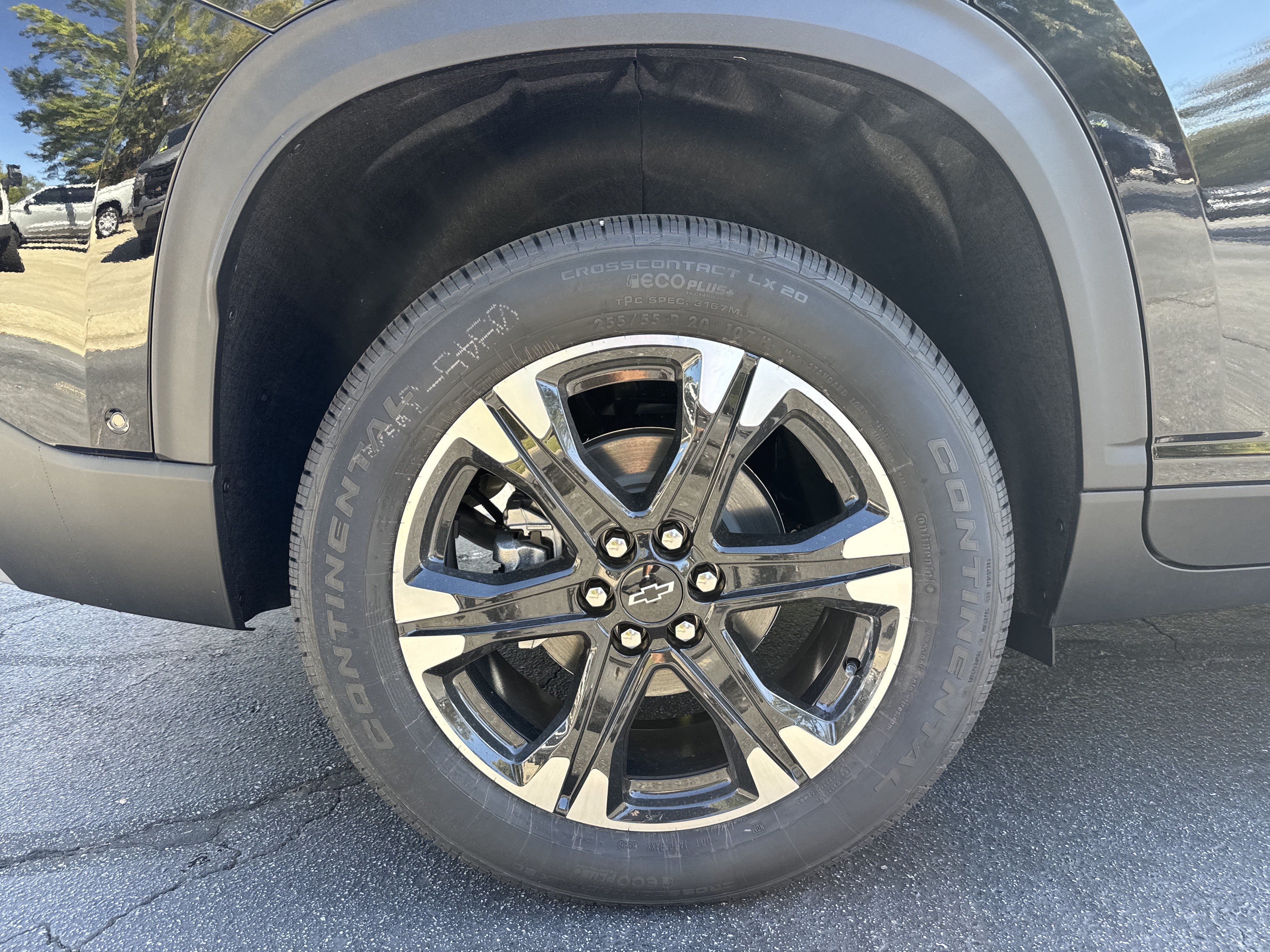 New 2027 Chevrolet Traverse LT w/ Enhanced Driving Package FWD image 18