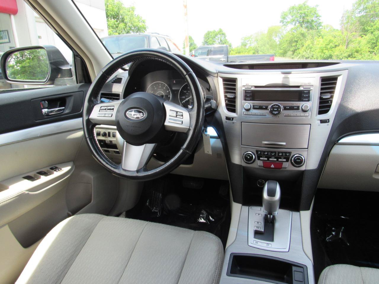 Used 2011 Subaru Outback 2.5i Premium AWD/4WD image 8