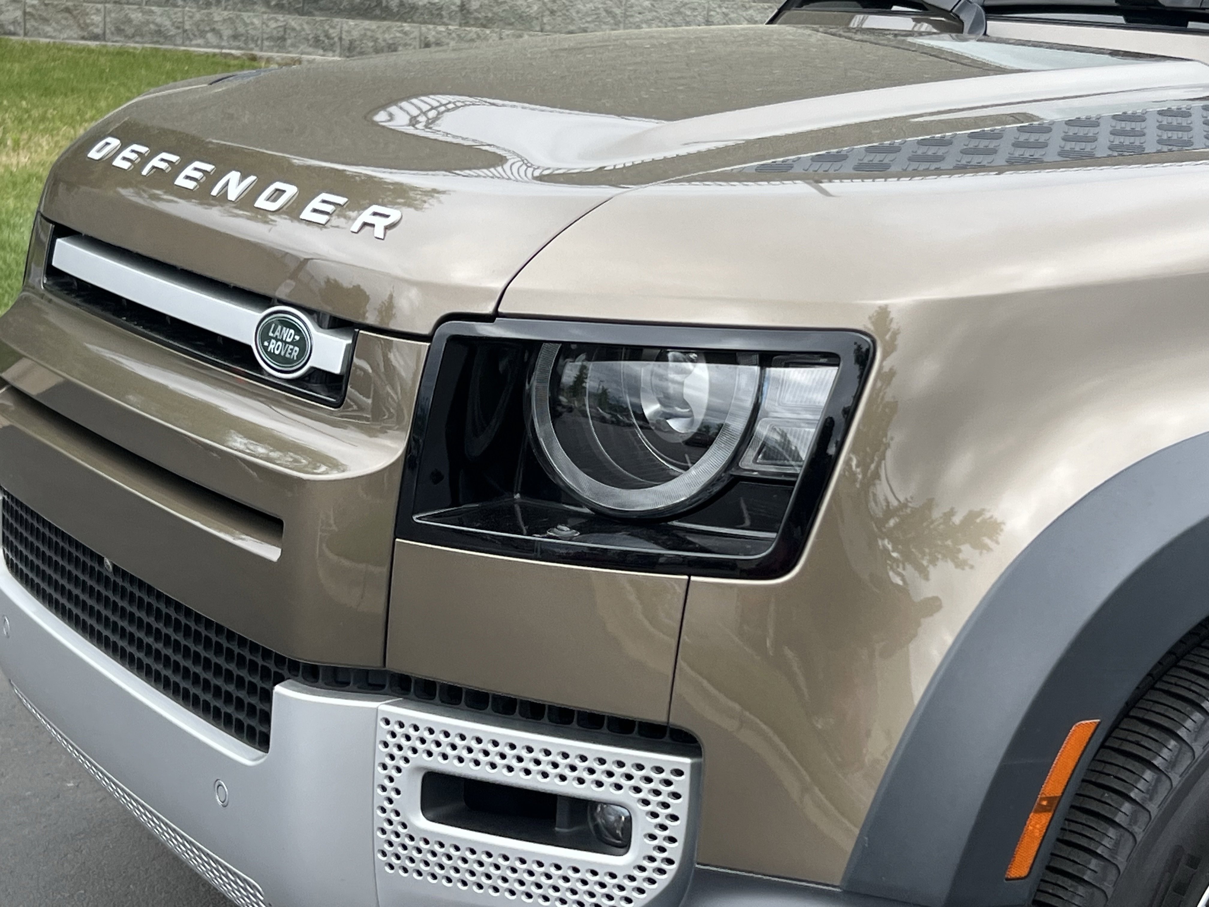 Used 2023 Land Rover Defender 110 SE AWD/4WD image 10