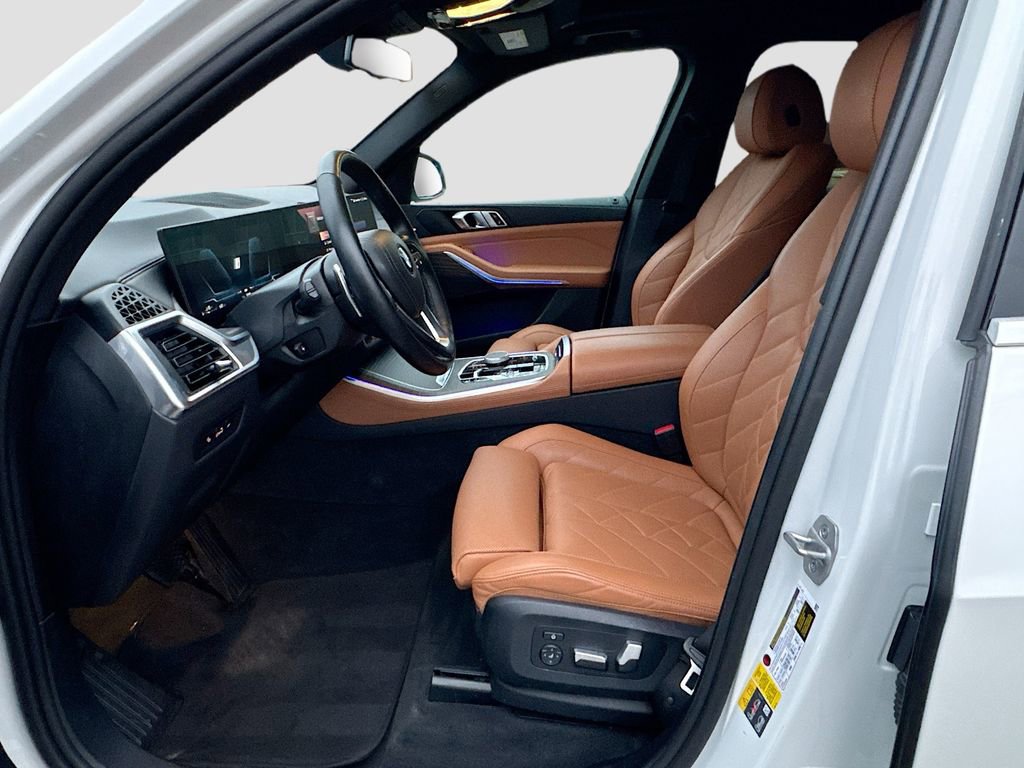 Used 2024 BMW X5 xDrive50e w/ Parking Assistance Package image 27