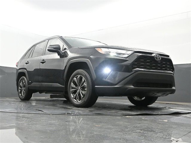 Used 2025 Toyota RAV4 XLE Premium image 24