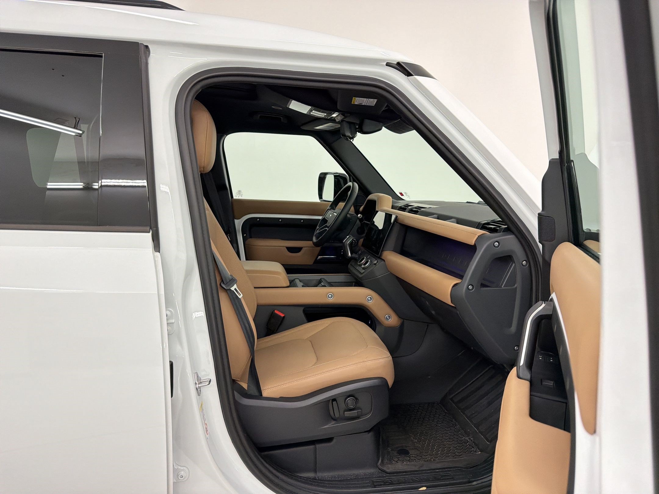 New 2026 Land Rover Defender 110 X-Dynamic SE AWD/4WD image 25