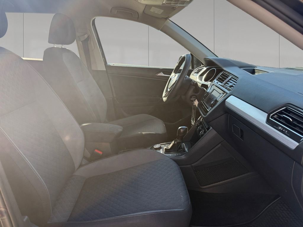 Used 2018 Volkswagen Tiguan S image 17