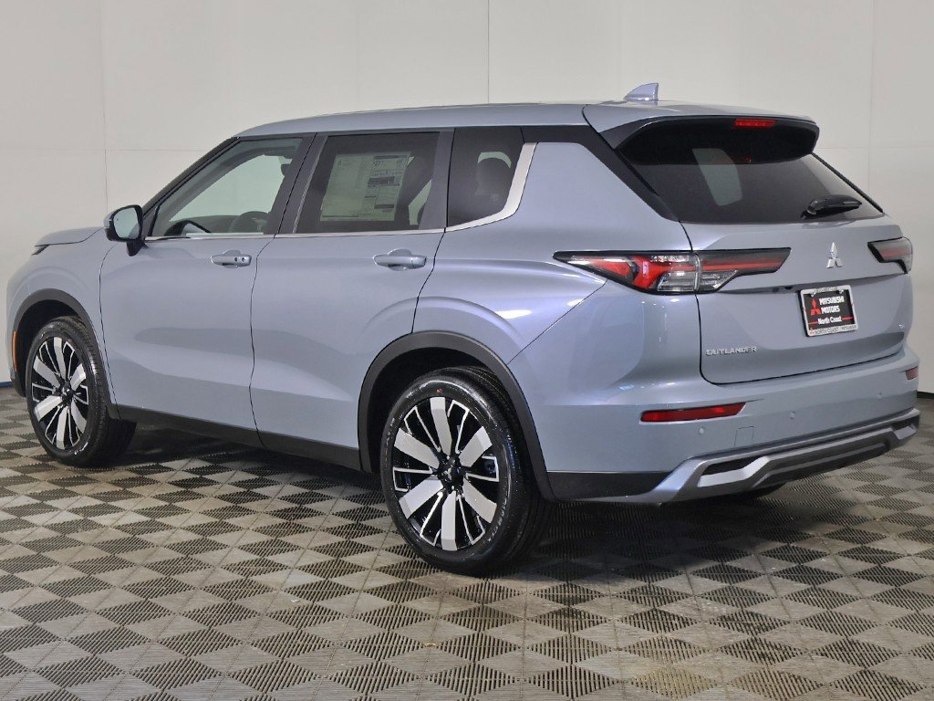 New 2026 Mitsubishi Outlander SE image 12