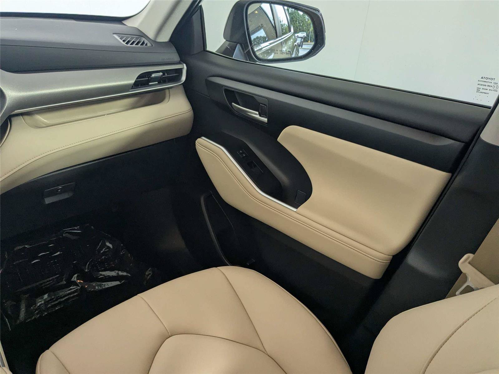 Certified 2025 Toyota Highlander XLE FWD image 41