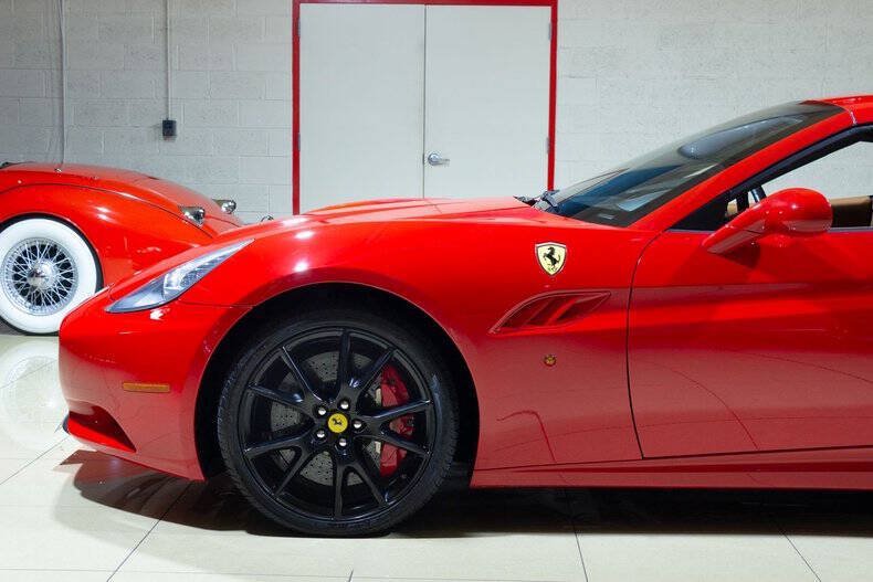 Used 2010 Ferrari California RWD image 6