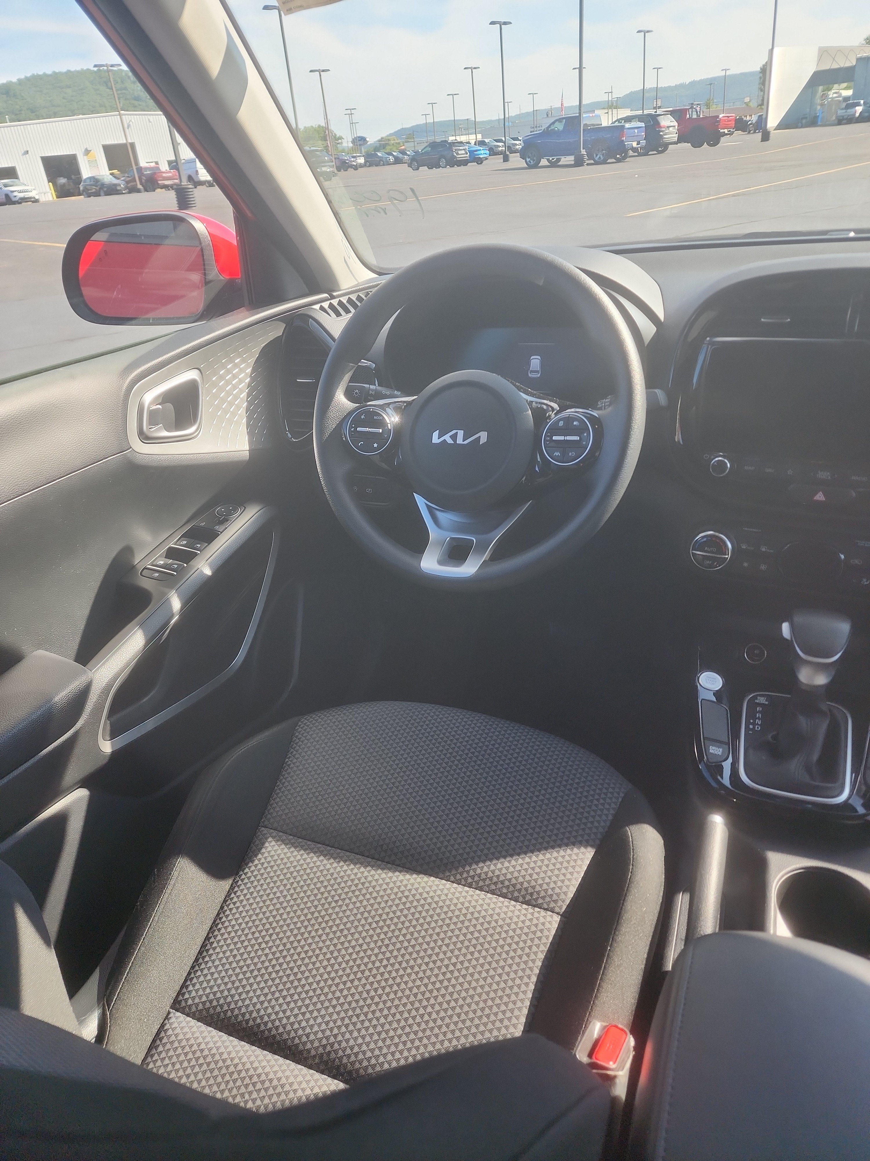 Used 2023 Kia Soul S FWD image 8